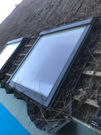 Op een Friese boerderij in Haule Nelskamp OVH H 14 dakpannen leggen. Dakpannen leggen in Friesland