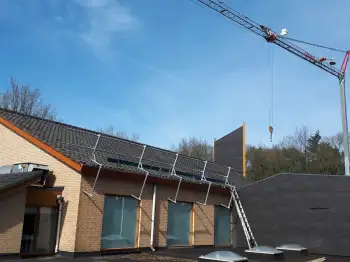 Dakvernieuwd van een Kerk en bijbehoordende woonhuis