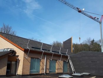 Dakvernieuwd van een Kerk en bijbehoordende woonhuis Dakvernieuwd van een Kerk en bijbehoordende woonhuis