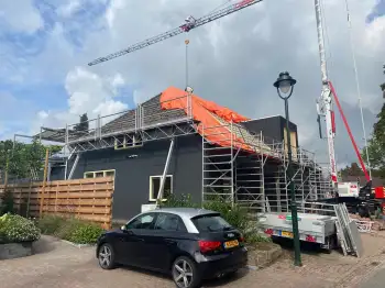 In Odoorn dakpannen gelegd in opdracht voor Avitec