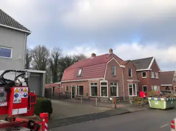 Dakvernieuwing in Muntendam.Oude dakpannen vervangen voor Nelskamp F12 dakpannen