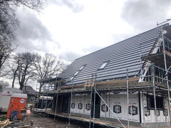 Voor Groenewold Bouw G10 dakpannen gelegd en dakramen geplaats Voor Groenewold Bouw G10 dakpannen gelegd en dakramen geplaats