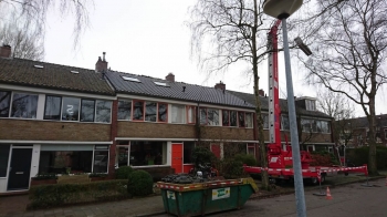 Tussenblok in Groningen voorzien van nieuwe dakpannen Tussenblok in Groningen voorzien van nieuwe dakpannen