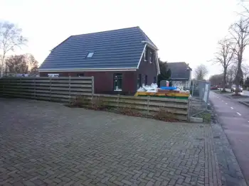 Nelskamp F12U dakpannen gelegd op een nieuwe woning voor Enduro woningen in Valthermond.