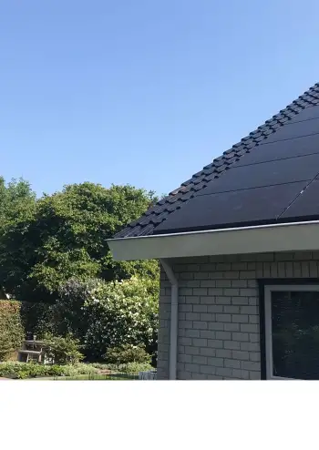 Dakpannen vervangen en indaksysteem zonnepanelen geplaatst in Klijndijk