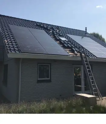 Dakpannen vervangen en indaksysteem zonnepanelen geplaatst in Klijndijk