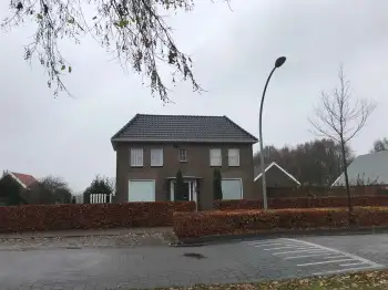 Nieuw weerdinge nieuwe pannen de Madura leikleur en een nieuw dakkapel geplaatst