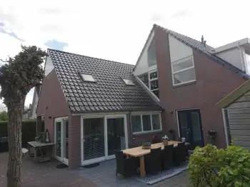 In Roden dakpannen vervangen vrijstaande woning met de F-12-U-serie van Nelskamp