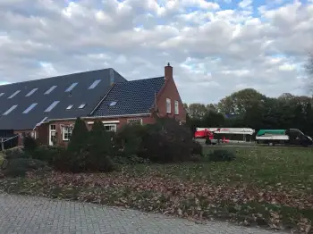 Dakpanvervanging heeft Nelskamp F12U dakpannen gelegd op boerderij in Ter Maars - Groningen