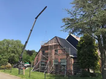 In Tynaarlo hebben we de dakpannen vervangen van een boerderij