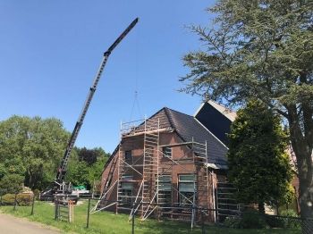 In Tynaarlo hebben we de dakpannen vervangen van een boerderij In Tynaarlo hebben we de dakpannen vervangen van een boerderij