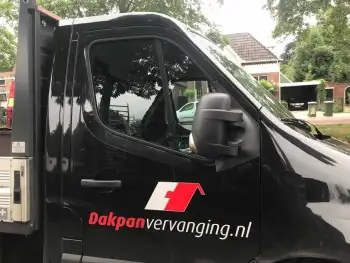 Nieuw dak met Wienerberger Madura wijnrood verglaasde dakpannen in Oude Pekla