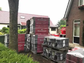 Nieuw dak met Wienerberger Madura wijnrood verglaasde dakpannen in Oude Pekla