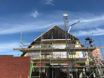 In Winschoten voor Hofstra Hulshof Bouw F-8,5 dakpannen van Nelskamp gelegd.