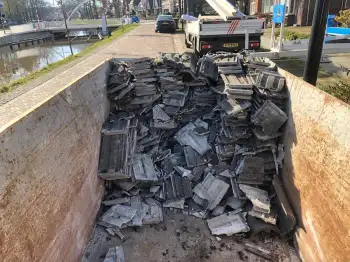 In Assen dak voorzien van folie en Nelskamp f10u zwarte dakpan