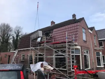 In Muntendam Nelskamp F12 dakpannen gelegd plus kunststof windveren geplaatst