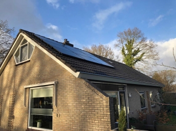 Nieuwe dakpannen voor semi-bungalow in Rolde Nieuwe dakpannen voor semi-bungalow in Rolde