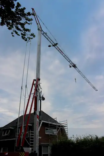 Koramic stormpanen leggen op jaren 30 woning in Stadskanaal