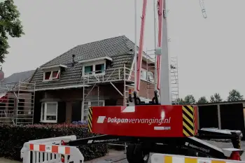 Koramic stormpanen leggen op jaren 30 woning in Stadskanaal