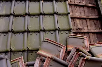 Koramic stormpanen leggen op jaren 30 woning in Stadskanaal