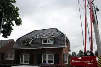 Koramic stormpanen leggen op jaren 30 woning in Stadskanaal