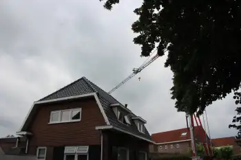 Koramic stormpanen leggen op jaren 30 woning in Stadskanaal