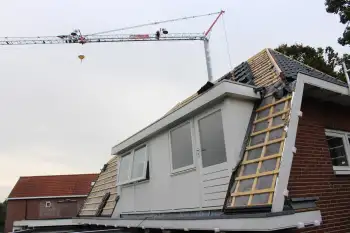 Koramic stormpanen leggen op jaren 30 woning in Stadskanaal