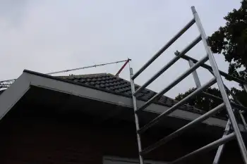 Koramic stormpanen leggen op jaren 30 woning in Stadskanaal