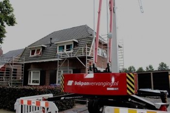 Koramic stormpanen leggen op jaren 30 woning in Stadskanaal Koramic stormpanen leggen op jaren 30 woning in Stadskanaal