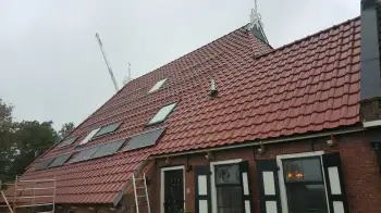 Nieuwe dakpannen Friesland - In Stiens een rieten dak vervangen voor Nelskamp f8 (1/2) dakpannen