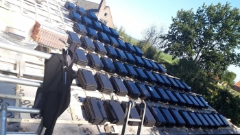 In Valthemond voor Hollander Bouw Nibra dakpannen G10 gelegd. In Valthemond voor Hollander Bouw Nibra dakpannen G10 gelegd.