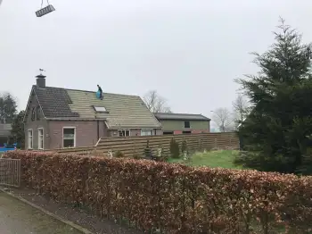 Zevenhuizen de dakpannen van de woning vervangen met Nelskamp H15