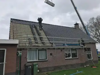 Zevenhuizen de dakpannen van de woning vervangen met Nelskamp H15