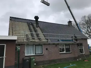 Zevenhuizen de dakpannen van de woning vervangen met Nelskamp H15