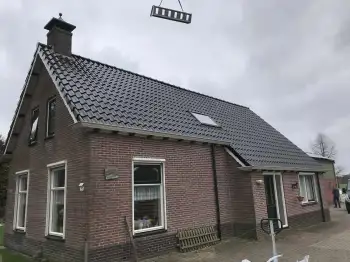 Zevenhuizen de dakpannen van de woning vervangen met Nelskamp H15