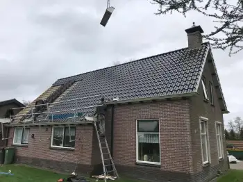 Zevenhuizen de dakpannen van de woning vervangen met Nelskamp H15