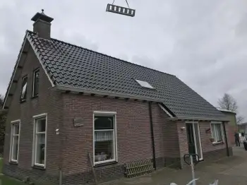 Zevenhuizen de dakpannen van de woning vervangen met Nelskamp H15