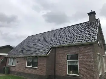 Zevenhuizen de dakpannen van de woning vervangen met Nelskamp H15
