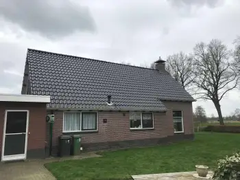 Zevenhuizen de dakpannen van de woning vervangen met Nelskamp H15