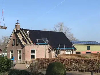 Zevenhuizen de dakpannen van de woning vervangen met Nelskamp H15