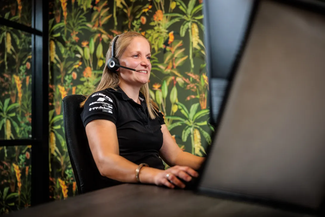 contact met elise van dakpanvervanging